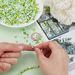 不透明＆透明内側カラーガラスシードビーズ 150g  丸い穴  ラウンド  淡緑色  6/0  4mm  穴：1.4~1.5mm&nbsp;SEED-HY0001-37D