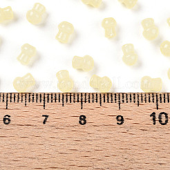 透明な色のガラスシードビーズ  キノコ  ライトカーキ  5.5x4.5mm  穴：1mm  4150個/ポンド&nbsp;SEED-R001-01H
