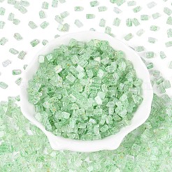 透明なスプレー塗装ガラスシードビーズ  三角形  薄緑  6x5x4.3mm  穴：1.2mm  約2368個/ポンド&nbsp;SEED-L011-10A-15