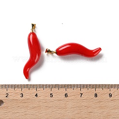 真鍮のペンダントが付いた手作りのランプワーク  豊穣の角のチャーム  レッド  35~40x9.5~13.5x8.5mm  穴：4.5x3mm&nbsp;KK-Q095-02A