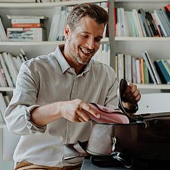 合成皮革メガネケース1個  スエードグラスファイバーグラスクリーニングクロス1枚付き。  シエナ  ケース：175x70x46mm  布：150x150x0.5ミリメートル&nbsp;AJEW-CN0001-44B