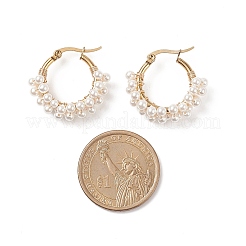 シェルパールビーズフープピアス  女性のためのゴールデンブラスワイヤーラップジュエリー  ホワイト  24x26x2mm  ピン：0.7mm&nbsp;EJEW-TA00173