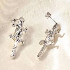 真鍮製スタンドピアス  ヤモリ  プラチナ  35x14.5mm&nbsp;EJEW-B118-02P