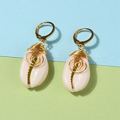 304ステンレススチールフレンチフックピアス  ワイヤーラップされた天然のカウリーシェルビーズ付き  ゴールドカラー  ビスク  41mm  ピン：0.7mm&nbsp;EJEW-JE05779-02