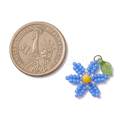 ガラスシードビーズの花のペンダント  アクリルリーフビーズと304ステンレススチールの丸カン付き  コーンフラワーブルー  21.5x17.5x5mm  穴：3mm&nbsp;PALLOY-TA00345-03