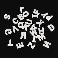 天然淡水貝の文字チャーム26個、26スタイル  ジュエリー作りのために  乳白色  a～zの文字  9.5~10.5x5.5~9.5x2.5mm  穴：0.8mm  1個/スタイル&nbsp;BSHE-TA0001-28