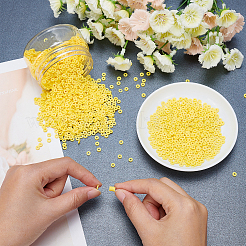 手作り樹脂粘土ビーズ  ジュエリー工芸用品のDIY用  ディスク/フラットラウンド  ヒシビーズ  きいろ  4x1mm  穴：1mm  60 G /ボックス&nbsp;CLAY-AR0001-17B