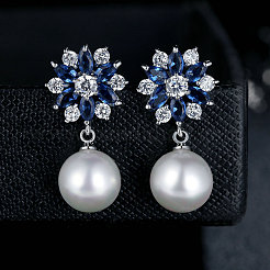 プラチナメッキ真鍮の花のキュービックジルコニアスタッドピアス  ラウンドシェルパール付き  ダークブルー  13x13mm  ピン：0.8mm&nbsp;EJEW-FF0002-08A