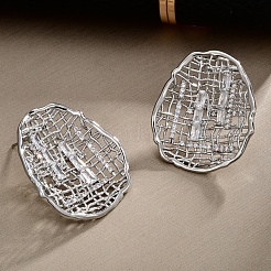 真鍮と透明なキュービックジルコニアを使用した女性用スタッドピアス  中空オーバル  プラチナ  30x25mm&nbsp;FS-WG2B6A6-02