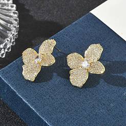 四つ葉の真鍮とクリアキュービックジルコニアのスタッドピアス  女性用花柄イヤリング  18KGP本金メッキ  26.5x23.5mm&nbsp;KK-CBA36A2-08G