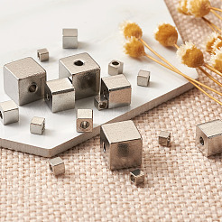 304ステンレススチールビーズ  キューブ  ステンレス鋼色  3~8x3~8x3~8mm  穴：1.6~2mm  100個/箱&nbsp;STAS-TA0001-05P