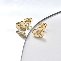 ラックメッキ真鍮マイクロパヴェクリアキュービックジルコニアスタッドピアス  ハート  文字r  8.5x9.5mm&nbsp;EJEW-K299-01G-R