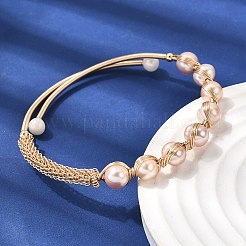 真鍮ワイヤーで巻かれた天然真珠のカフバングル（女性用）  ラウンド  ラックめっき  長持ちメッキ  ゴールドカラー  内径：2.24インチ（5.7cm）&nbsp;BJEW-D453-05G