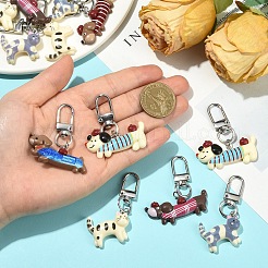 樹脂製ペンダントデコレーション8個。  合金回転式ナスカン付き  猫の形  プラチナ  ミックスカラー  65mm&nbsp;HJEW-YW00333