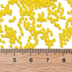 不透明色のガラスシードビーズ  シリンダー  きいろ  1.6x1.3mm  穴：0.8mm  約60000個/ポンド&nbsp;SEED-H003-05A