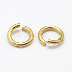 真鍮のこぎりで丸カンを切り開きます  ラウンド  ニッケルフリー  生（メッキなし）  18ゲージ  6x1mm  内径：4mm&nbsp;KK-P096-08-B
