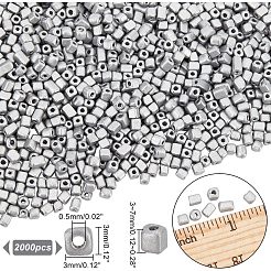 ベーキングペイントガラスシードビーズ2000個6/0個  メタリックカラー  丸い穴  キューブ  銀メッキ  3~7x3x3mm  穴：0.5mm&nbsp;SEED-NB0001-80