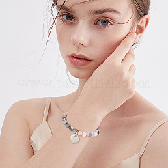 天然ゼブラ ジャスパー ラウンド ビーズ ストレッチ ブレスレット、アロイ ハート チャーム付き  女性のためのアクセサリー用原石のアクセサリー  内径：2-1/8インチ（5.4cm）  1個/セット&nbsp;BJEW-OC0001-09B