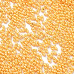 不透明色のガラスシードビーズ  ピーナッツ  オレンジ  2x4x2mm  穴：0.8mm  約45000個/ポンド&nbsp;SEED-A033-06F