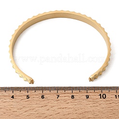 女性用スカラップ304ステンレススチールカフバングル  イオンプレーティング（ip）  18KGP本金メッキ  内径：1.97インチ（5cm）x2.56インチ（6.5cm）&nbsp;BJEW-D408-11G