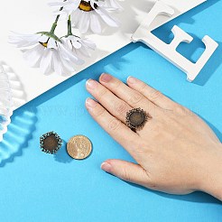 ヴィンテージ調節可能な鉄の花の指リングコンポーネント合金カボションベゼルのセッティング  カドミウムフリー＆ニッケルフリー＆鉛フリー  アンティークブロンズ  フラットラウンドトレイ：14mm  17mm&nbsp;PALLOY-O036-01AB-NF