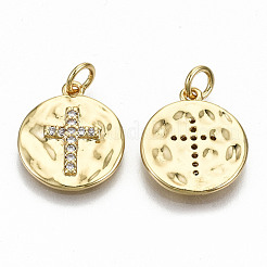槌で打たれた真鍮のマイクロパヴェクリアキュービックジルコニアペンダント  丸カン付き  ニッケルフリー  クロスとフラットラウンド  16KGP本金メッキ  17x15x2mm  丸カン：5x0.8ミリ  3.4mm内径&nbsp;ZIRC-S067-139-NF