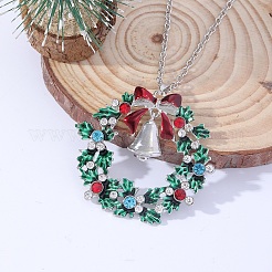 クリスマスリースとクリスマスベル合金のカラフルなラインストーンペンダントネックレス  濃い赤と緑  プラチナ  17.72インチ（45cm）&nbsp;WG06691-08