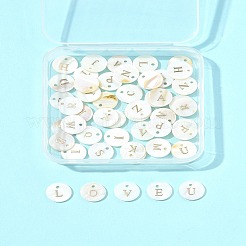 52個 26スタイル 天然養殖淡水パールチャーム  金色の文字が刻印されたフラットラウンド  a～zの文字  11.5x2mm  穴：1.5mm  2個/スタイル&nbsp;SSHEL-FS0001-04