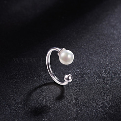 トレンディなスターリングシルバーのイヤーカフ925個  シェルパール付き  プラチナ  4.5mm&nbsp;JE372A