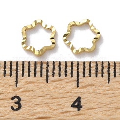 真鍮製フレームコネクター  カドミウムフリー＆鉛フリー  テクスチャードフラワー  24KGP本金メッキ  5.5x6x1mm  内径：4x5mm&nbsp;KK-F880-17G-01