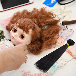 プラスチック製の長いストレートヘアスタイル人形のかつらの髪  DIYの女の子のためのbjdメイキングアクセサリー  ブラック  150x995x0.9mm&nbsp;DIY-WH0588-49A