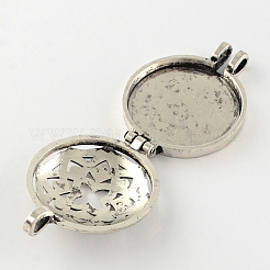 ラックメッキ透かし真鍮製アロマペンダント  花付きフラットラウンド  アンティークシルバー  44x33x11mm  穴：3.5~4mm  インナー対策：30mm&nbsp;KK-S666-AS