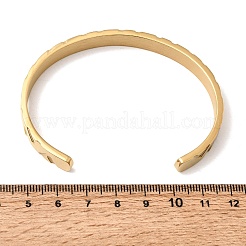 304ステンレススチール製カフバングル、女性用、男性用  シェブロン模様  イオンプレーティング（ip）  長持ちメッキ  ゴールドカラー  内径：2.54x1.69インチ（6.45x4.3cm）&nbsp;BJEW-H644-05G