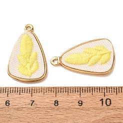 304ステンレススチールと布刺繍のペンダント  花のチャームが付いた三角形  イオンプレーティング（ip）  長持ちメッキ  18KGP本金メッキ  きいろ  27.5x17x3mm  穴：1.6mm&nbsp;FB-CBAFBAF-02G