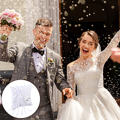蝶結びのついた正方形のポリエステル製結婚指輪ディスプレイ枕  ホワイト  180x180x90mm&nbsp;DIY-WH0899-722