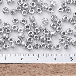 電気めっきガラスシードビーズ  丸穴rocailles  銀メッキ  直径3.5~5.5mm  厚さ2.5~6.8mm  穴：1mm  約6140個/ポンド&nbsp;SEED-Q005-02S