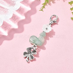 天然マラカイト、プレナイト、ペリドット、グリーンアベンチュリンのチップペンダント装飾  バッグの飾りに使える合金のクローバーとロブスターの爪留めのチャーム  アンティークシルバー  48mm  4個/セット&nbsp;HJEW-JM02712