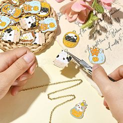 20個5スタイルアロイエナメルペンダント  猫  ゴールドカラー  ミックスカラー  26~31x19~25x1.5mm  穴：2.5mm  4個/スタイル&nbsp;ENAM-CJ0005-02