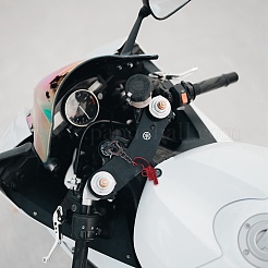 ピストル武器モデルペンダントキーホルダー  ミニガンおもちゃのキーチェーン  合金スナップ留めキーチェーン  レッド  90x23mm&nbsp;JX509A