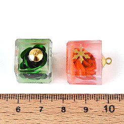 透明な内側の花の樹脂ペンダント  キューブ  金合金ループと鉄  ミックスカラー  18~19.5x16x16mm  穴：1.8mm&nbsp;RESI-T059-16