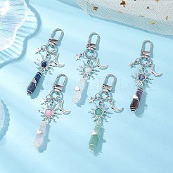 5個の弾丸天然ラピスラズリ＆グリーンアベンチュリン＆アメジスト＆クォーツクリスタル＆ローズクォーツ＆イエロージェイドペンダント装飾  合金の太陽と星のチャーム付き  90.5~94.5mm&nbsp;HJEW-JM03057