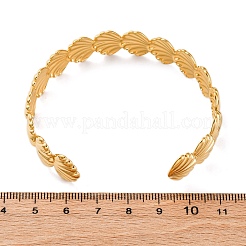 女性用304ステンレススチールカフバングル  18KGP本金メッキ  シェル形状  内径：2x2-3/8インチ（5.2x6.05cm）&nbsp;BJEW-F491-01G-04