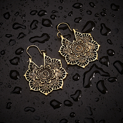 ボヘミアンレトロスタイルアロイダングルフープピアス  マンダライヤリング  花  アンティーク黄金  41~44mm  ピン：0.7mm  花：31.5x28.5x1.8mm&nbsp;EJEW-TAC0003-01AG