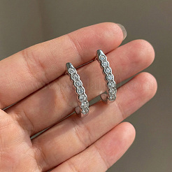 女性用スターリングシルバー製パヴェモアッサナイトスタッドピアス925点  ハーフフープピアス  銀  15.3mm&nbsp;ZZ2573