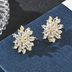 雪の結晶モチーフの真鍮とクリアキュービックジルコニアのスタッドピアス  女性用花柄イヤリング  18KGP本金メッキ  19mm&nbsp;KK-CBA36A2-04G