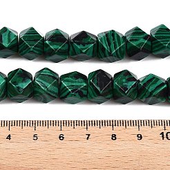 合成マラカイト染色ビーズ連売り  多面カットキューブ  13~14x13~14x10~11mm  穴：0.9mm  約20個/連  7.95''（20.2センチメートル）&nbsp;G-T38-29