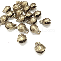 真鍮製ベルペンダント  ランダムな模様の円形  生（メッキなし）  13x11x8mm  穴：1mm&nbsp;X-KKB-A003-11mm
