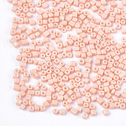 ペイントガラスビーズを焼く  キューブ  ライトサーモン  3~6x2~2.5x2~2.5mm  穴：1mm  約15000個/袋&nbsp;SEED-S023-11A-08