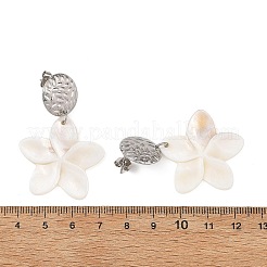 淡水貝を彫刻したぶら下がりピアス  花  変色しない304ステンレススチールスタッドピアス  プラチナ  47x32~33mm&nbsp;EJEW-JE07398