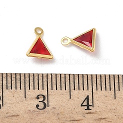 真鍮製ガラスチャーム  三角形のチャーム  ニッケルフリー  多面カット  18KGP本金メッキ  レッド  8x6.5x3mm  穴：1mm&nbsp;KK-Z136-30G-02
